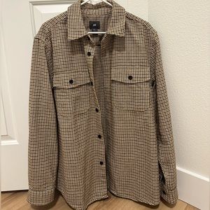 I’m selling a flannel jacket, it’s from H and M and size L